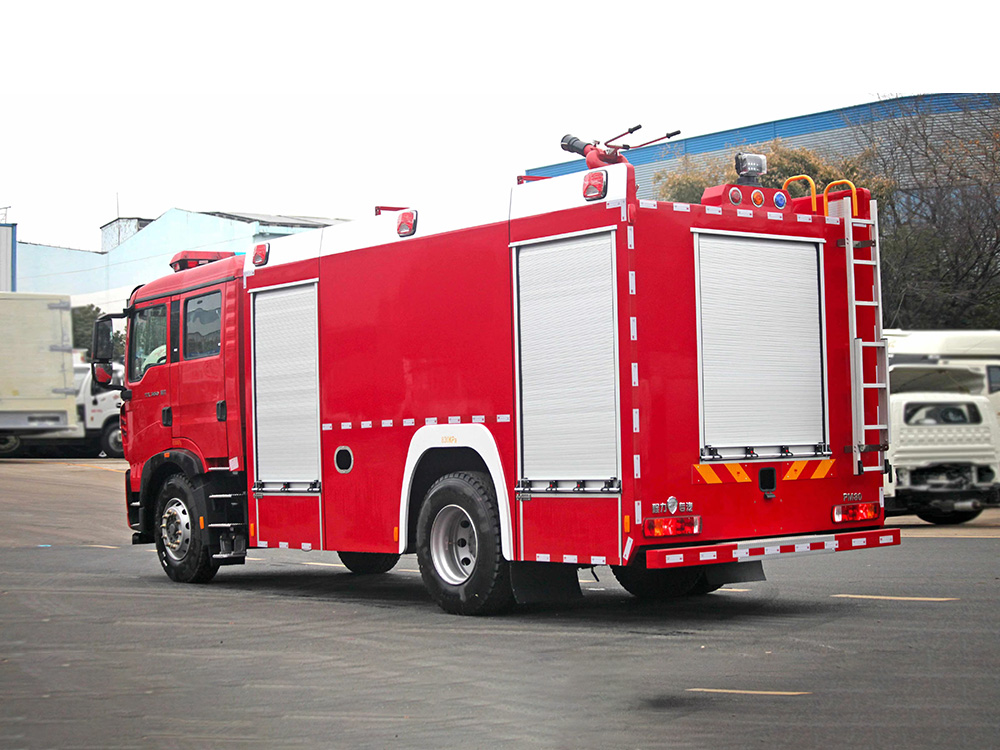 重汽8方泡沫消防车