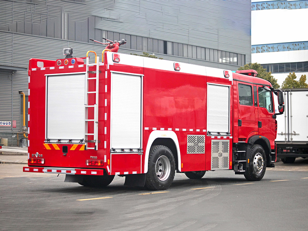 重汽8方泡沫消防车