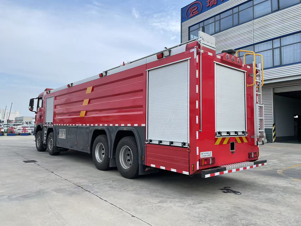 重汽单排25方水罐消防车