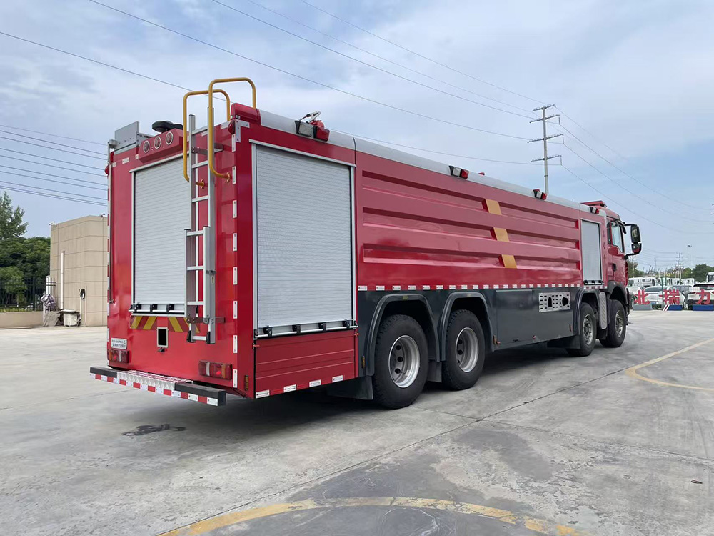 重汽单排25方水罐消防车