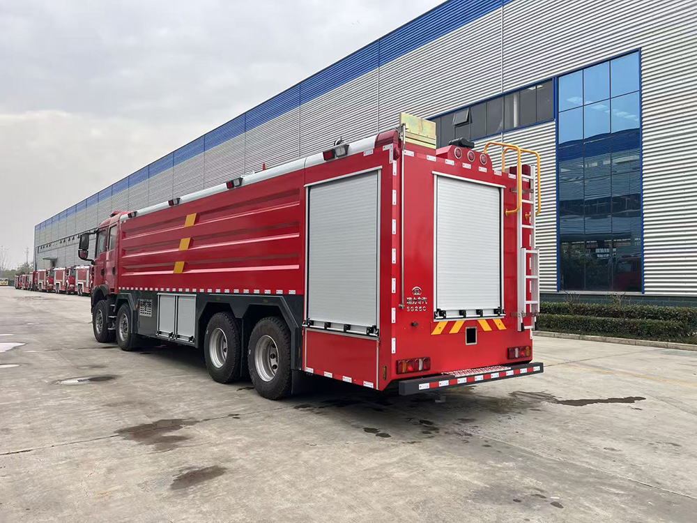 重汽25方水罐消防车