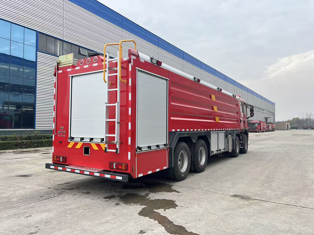 重汽25方水罐消防车