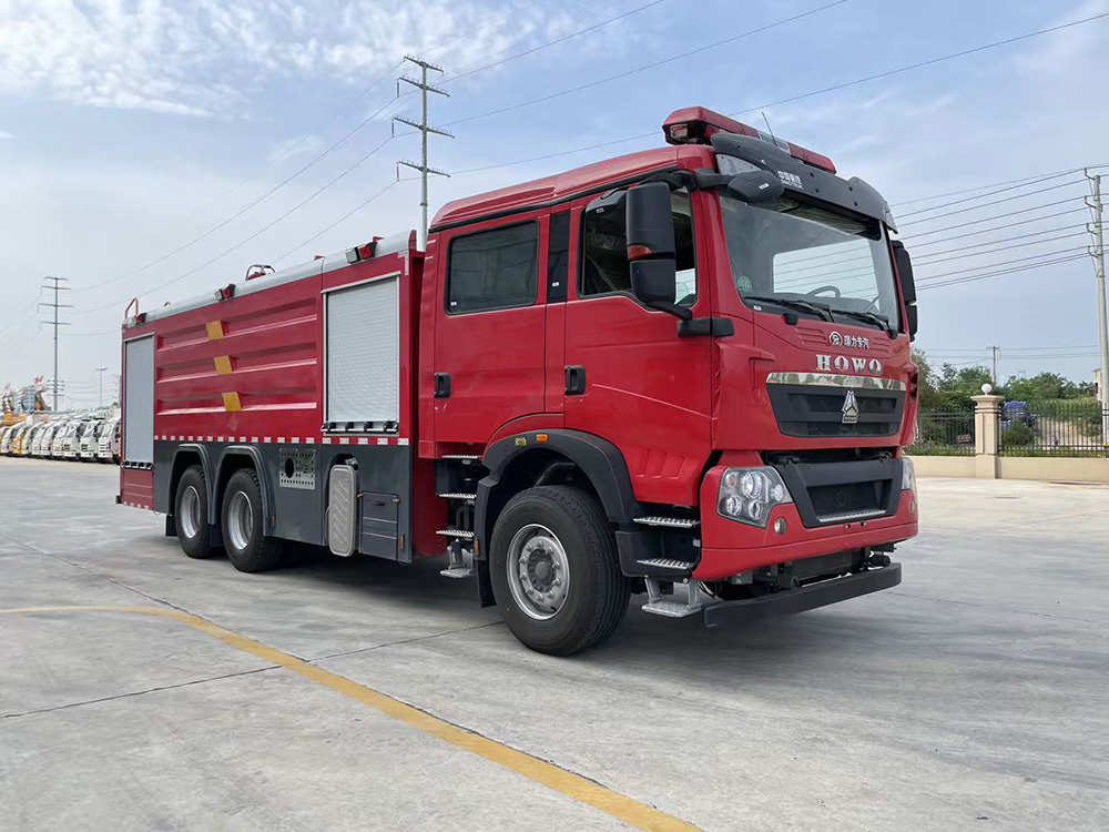 重汽18方水罐消防车