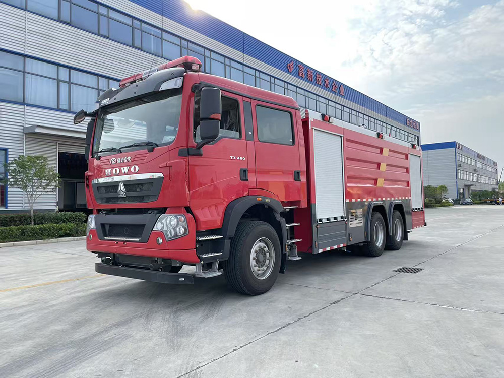 重汽18方水罐消防车