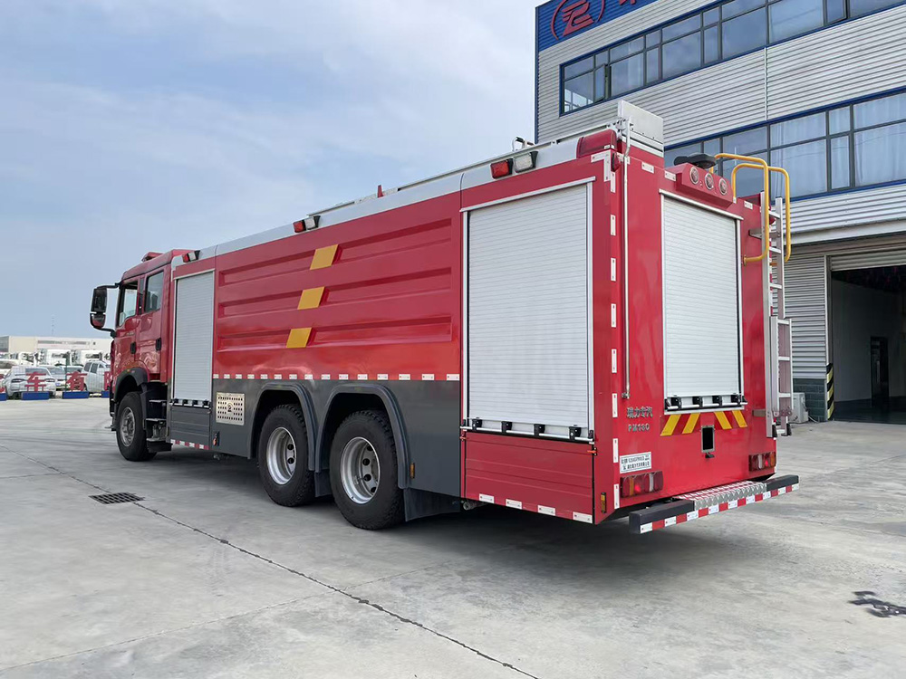 重汽18方水罐消防车