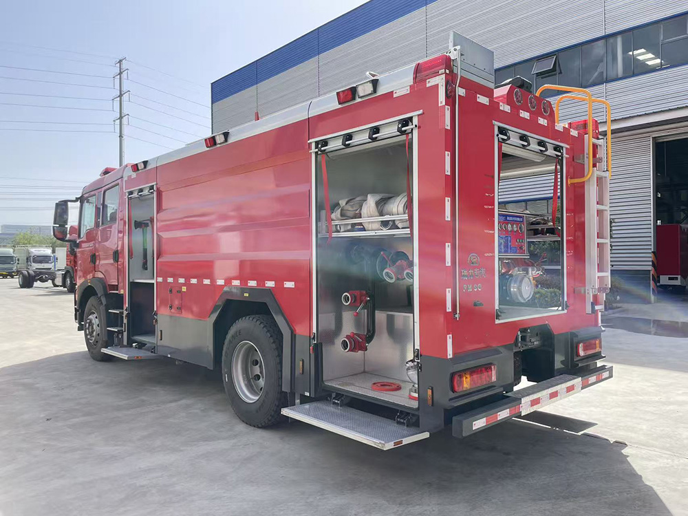 重汽8方水罐消防车