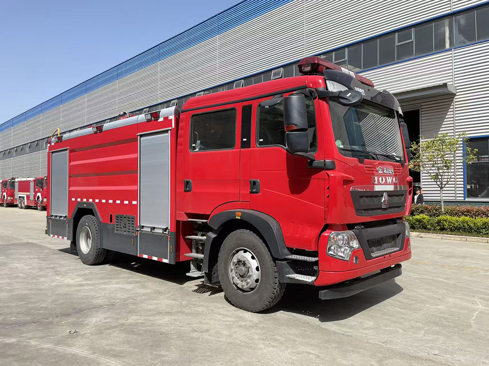 重汽8方水罐消防车