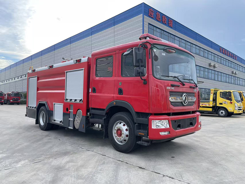 东风8方水罐消防车