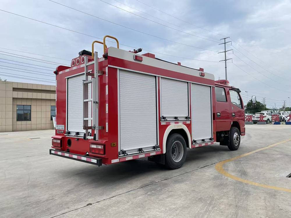 东风 2方水罐消防车