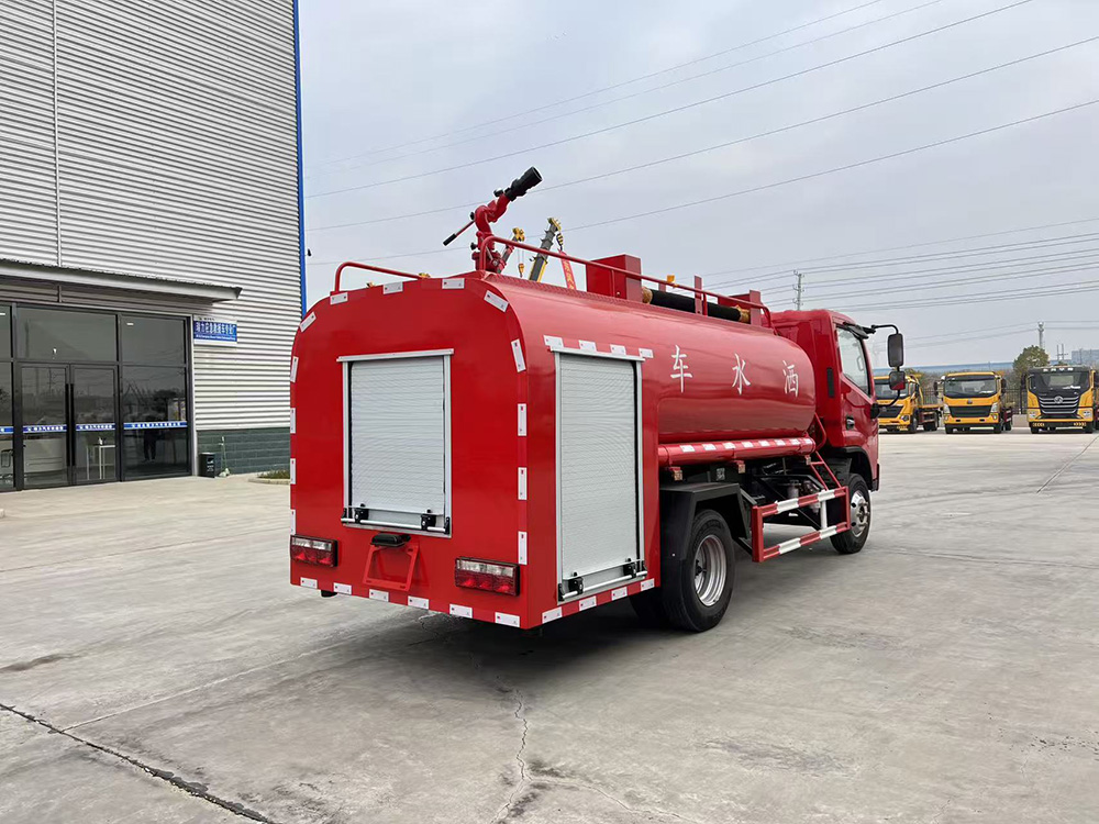 东风4.5方消防洒水车