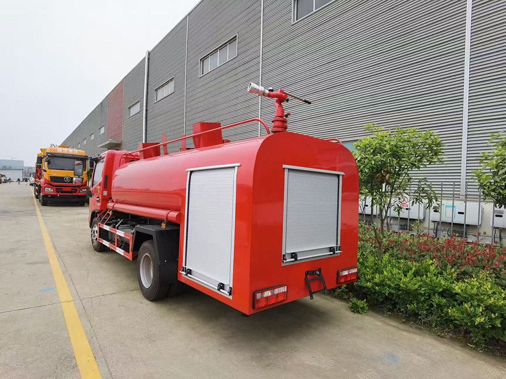 东风4.5方消防洒水车
