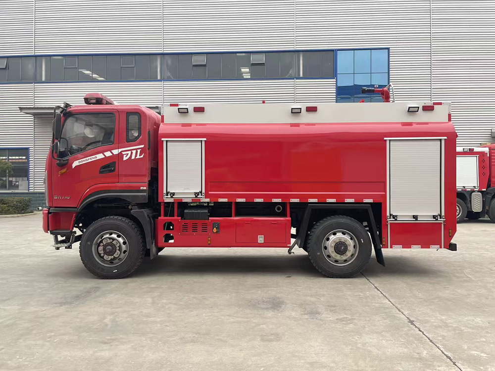东风4.6方四驱水罐消防车