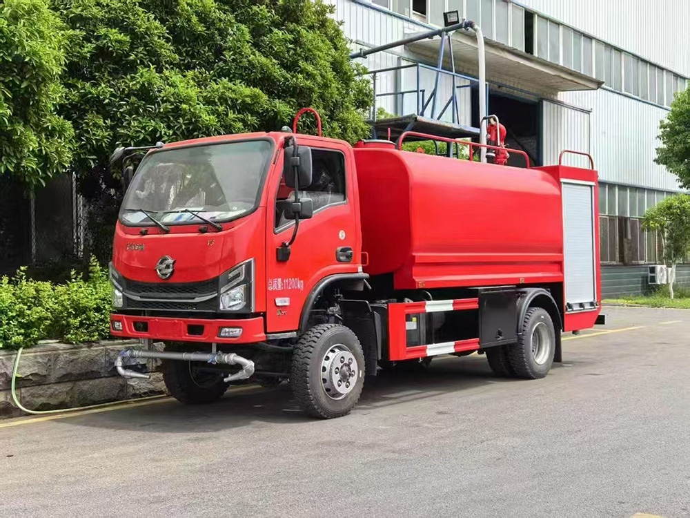 东风6方四驱消防洒水车