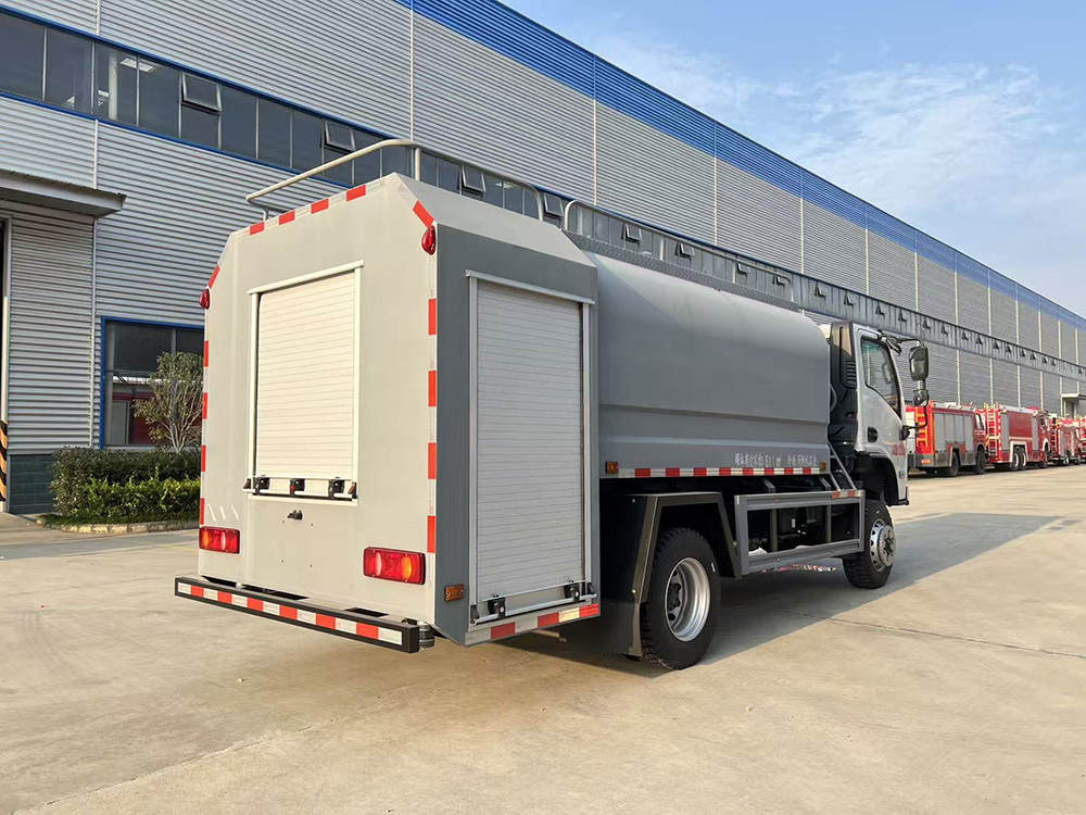 东风6方四驱消防洒水车