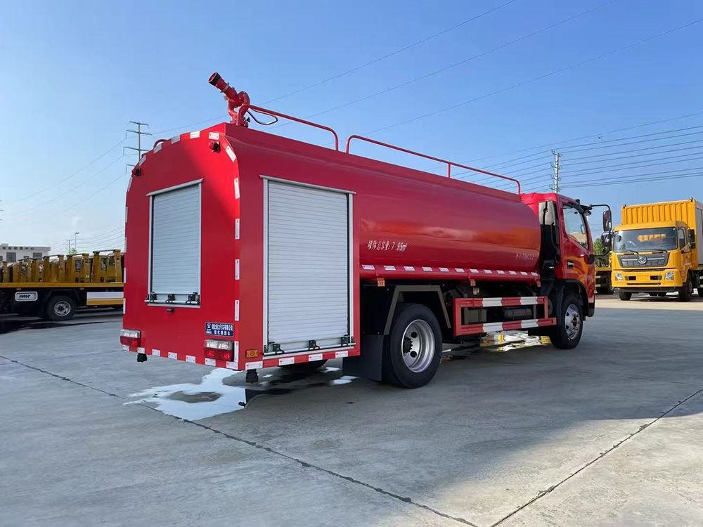 东风8方消防洒水车