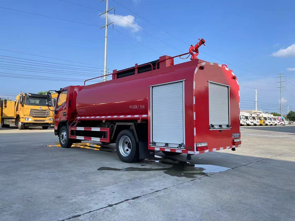 东风8方消防洒水车