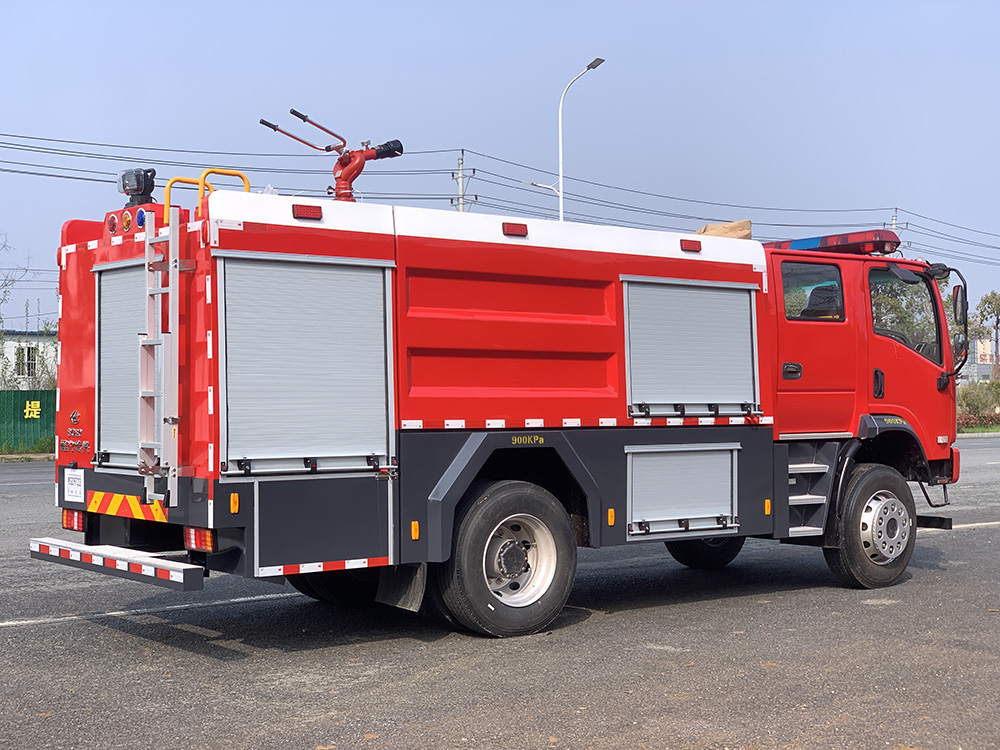 三环四驱6.3吨消防车