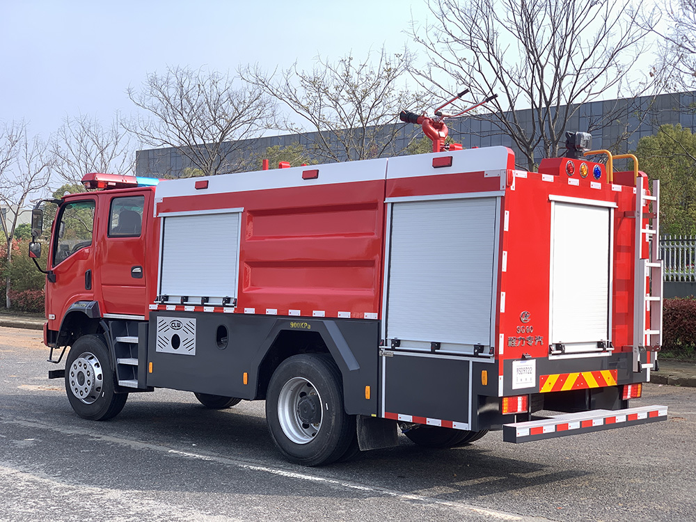 三环四驱6.3吨消防车