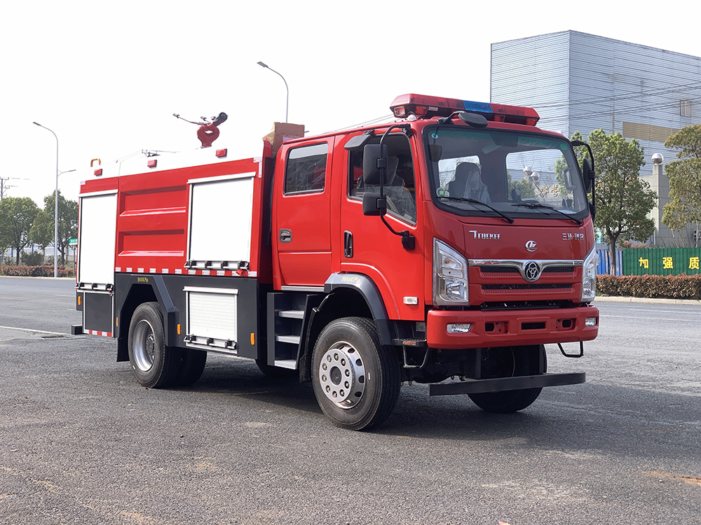 三环四驱6.3吨消防车