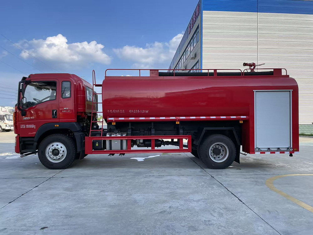 重汽12方消防洒水车