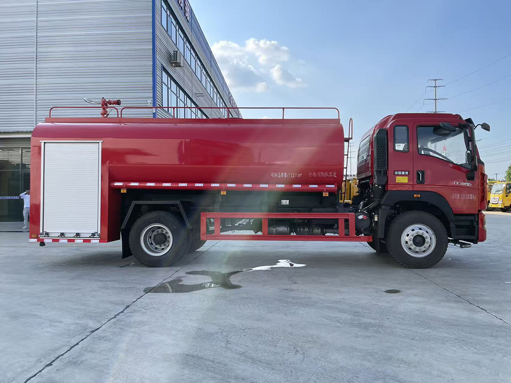 重汽12方消防洒水车