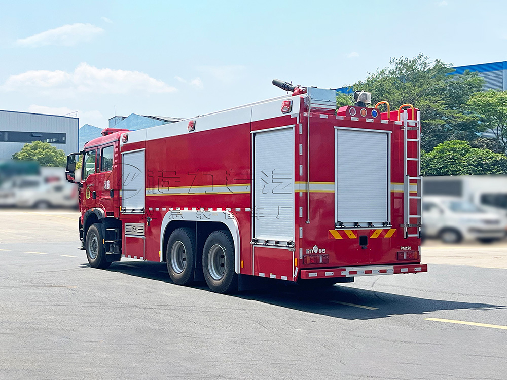 重汽12方泡沫消防车