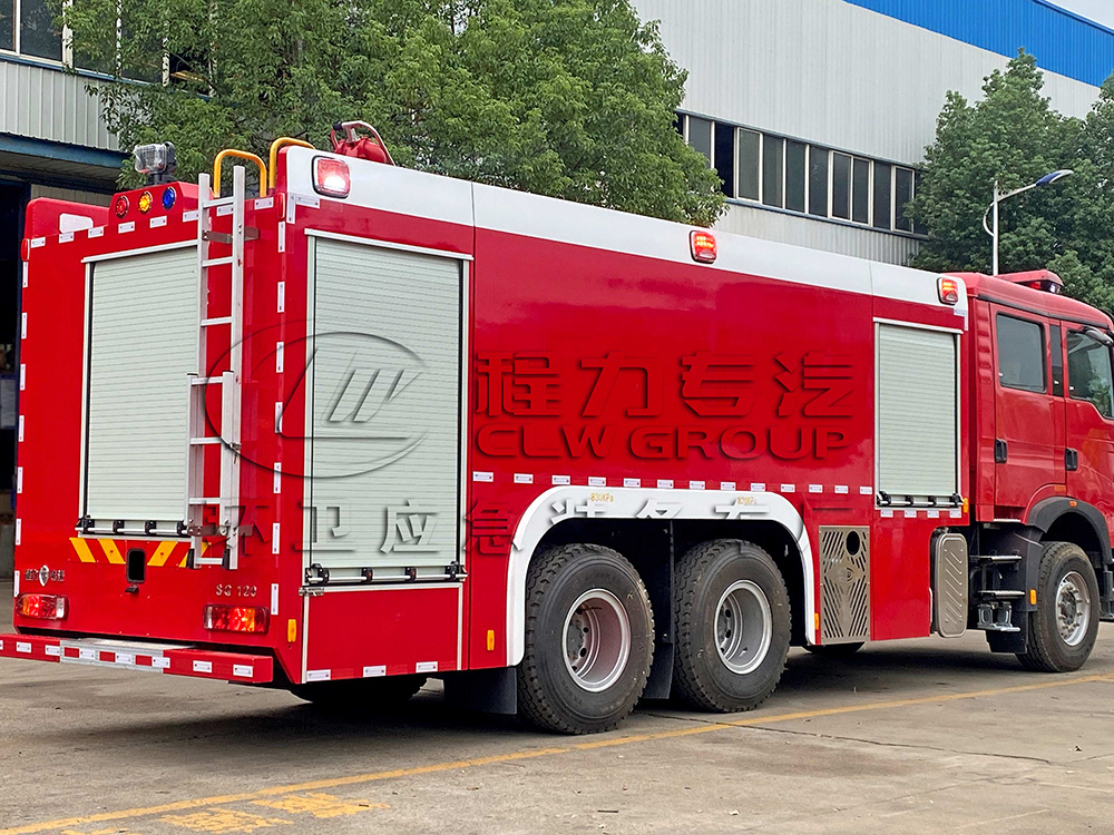 重汽12方水罐消防车