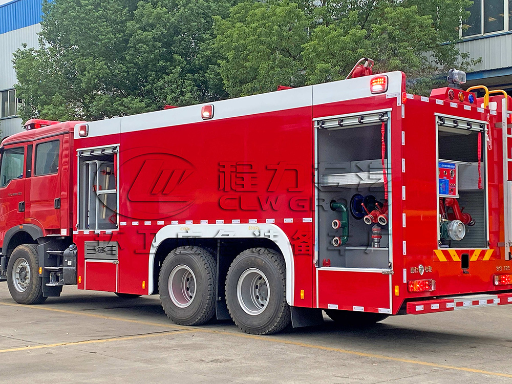 重汽12方水罐消防车