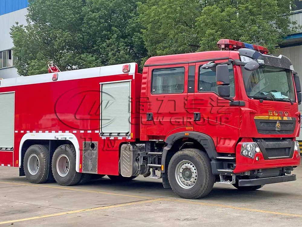 重汽12方水罐消防车