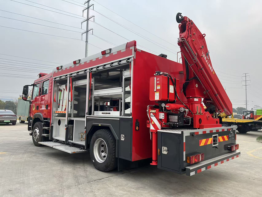 汕德卡抢险救援消防车