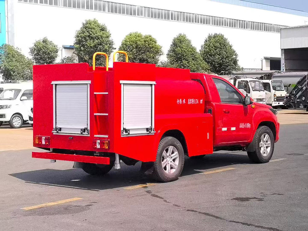皮卡1.5方四驱消防洒水车