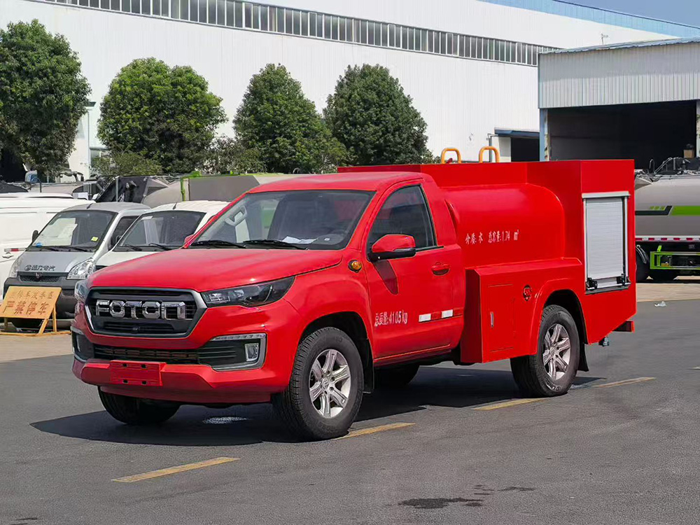 皮卡1.5方四驱消防洒水车